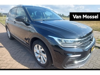 Volkswagen Tiguan 1.5 TSI Life Business | 130 PK | Trekhaak | Parkeersensoren | Climatronic (Automatische Airco) | Apple Carplay / Android Auto | Blind Spot Sensoren | Stoel en Stuurverwarming | Elektrische Kofferbak