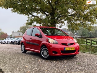 Toyota Aygo 1.0-12V Comfort |'' 132.000 KM'' + 5-Drs Nu € 2.450,-!!!