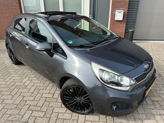 Kia Rio 1.2 CVVT Super Pack / Schuifdak / Camera / Navi / PDC