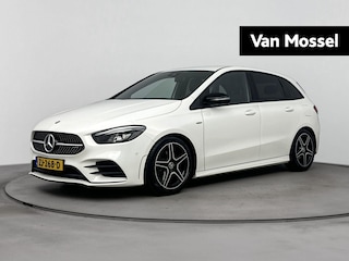 Mercedes-Benz B-klasse 180 Launch Edition | Automaat | AMG Pakket | Achteruitrijcamera | Trekhaak |
