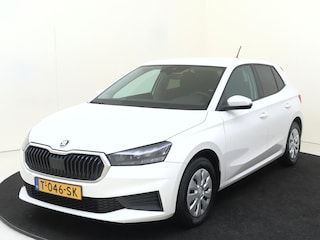 Skoda Fabia 1.0 TSI Ambition | Parkeersensoren achter | Cruise control | CarPlay | Lane assist | Elektrisch verstelbare buitenspiegels | Bluetooth |