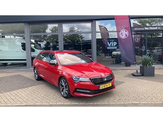 Skoda Superb Combi 1.5 TSI 150pk Aut. Sportline Business | 18.000km!! | Panoramadak | 19'' Velgen | Canton Sound System | Trekhaak | Navi | Camera |