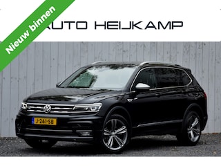 Volkswagen Tiguan 2.0 TSI 4Motion Highline Business R-Line | 7 Persoons | Trekhaak | Camera | 1e Eigenaar |
