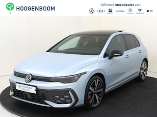 Volkswagen Golf 1.5 eHybrid GTE | Panoramadak | Trekhaak | Head-up display | Keyless | Black style | Parkeerassistent | LED matrix verlichting | Adaptieve demping |