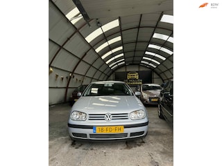 Volkswagen Golf 1.4-16V Trendline incl gloednieuwe apk!