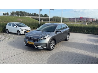 Kia Niro 1.6 GDi Hybrid DynamicLine | Trekhaak | Halfleder | Camera | Navigatie |