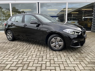 BMW 118i Executive Edition 50% deal 8975,- ACTIE Virtual / Led / Carplay
