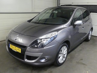 Renault Scénic 1.6 Celsium - Cruise Control - 1e Eigenaar - Navigatie - Trekhaak