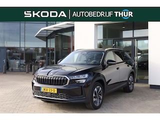 Skoda Kodiaq 1.5 TSI MHEV Business Edition 7p. 7 zits panoramadak wegklapbare trekhaak 19" LMV  camera side assist chrome dakrailing multifunctioneel lederen stuurwiel stoelverwarming keyless go privacy glas spiegels elektrich inklapbaar virtual cockpit navigatie ACC adaptieve cruise control draadloos telefoon laden app connect draadloos licht en regensensor ambiente verlichting