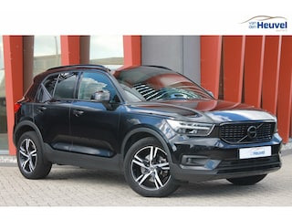 Volvo XC40 T2 R-Design Automaat | Trekhaak | Stoelverwarming | Parkeercamera | 19 INCH | Glossy Black | Keyless