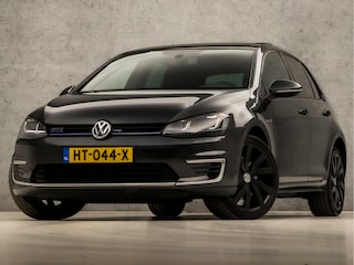 Volkswagen Golf 1.4 TSI GTE Sport 204Pk Automaat (SCHUIFDAK, APPLE CARPLAY, NAVIGATIE, CAMERA, CLIMATE, STOELVERWARMING, SPORTSTOELEN, GETINT GLAS, ZWART HEMEL, SFEERVERLICHTING, NIEUWE APK, NIEUWSTAAT)
