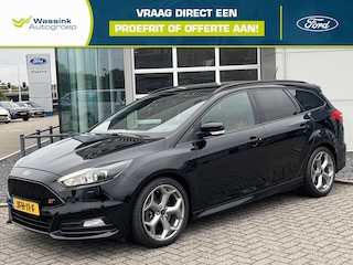 Ford Focus 2.0 EcoBoost 250pk ST-3 Performance Pack | Winterpack | Stoel en stuur verwarming | Navigatie | Voorruitverwarming |
