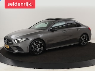 Mercedes-Benz A-klasse 180d AMG Night | Panoramadak | Trekhaak | Stoelverwarming | Camera | Widescreen | Navigatie | Full LED | Leder/Alcantara