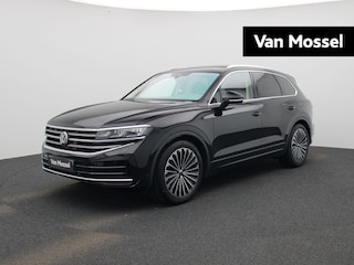 Volkswagen Touareg 3.0 TSi eHybrid 4MOTION Elegance 381 PK | V6 | Luchtvering | Plug-In | Nightvision | Panorama Dak | Trekhaak | Head-Updisplay | Stoelverwarming Voor & Achter | Dynaudio | Geheugenfunctie stoelen | Dealer Onderhouden