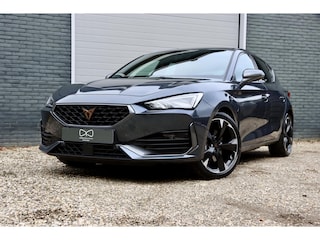 Cupra Leon 1.4 e-Hybrid VZ Business | NAVIGATIE | DAB | CARPLAY | KEYLESS | STUURWIELVERW. | LED