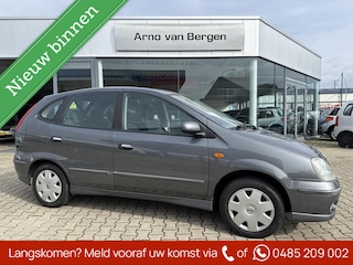 Nissan Almera Tino 1.8 Acenta, AUTOMAAT, climatronic, achteruitrijcamera, trekhaak, tecnisch top, rondom krasjes.