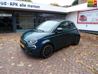 Fiat 500 C La Prima 42 kWh Cabrio Navi./Apple Car Play/Parkeersensoren V+A/17"Lmv/Lederen bekl./Climate control/Cruise Control