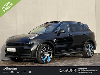 Lynk & Co 01 1.5 Automaat / 1.800 kg trekgewicht / Panorama schuifdak / Adaptieve CC / Navigatie / Apple Carplay Android / Stoelverwarming / Infinity Sound System / Cam 360° / All Season op LM  20" /