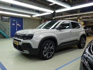 Jeep Avenger Summit 54 kWh | Leder | Massage stoelen | Panoramdak | Navigatie | Stoelverwarming | Camera | 11 kW lader | Achteruitrijcamera | Airco (automatisch)