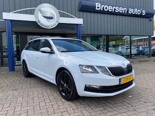 Skoda Octavia Combi 1.5 TSI 150pk DSG-7 Business Edition met Half Leder, Trekhaak en Stoelv.