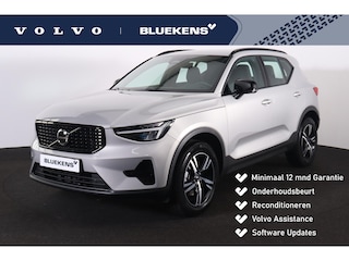 Volvo XC40 B4 Plus Dark - IntelliSafe Assist & Surround - Harman/Kardon audio - Parkeercamera achter - Verwarmde voorstoelen & stuur - Parkeersensoren voor & achter - Elektr. bedienb. voorstoelen met geheugen links - Draadloze tel. lader - Elektr. inklapbare trekhaak - 18' LMV