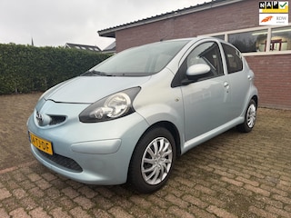 Toyota Aygo 1.0-12V + 5 deurs nieuwe koppeling APK 10-10-2026 elektrische ramen