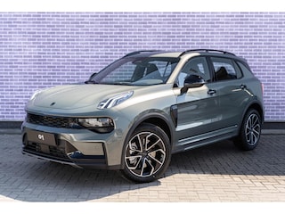 Lynk & Co 01 1.5 Core | Mineral Green | PHEV | Adaptieve Cruise Control | Keyless Entry | Stoelverwarming | Apple Carplay & Android Auto | 19 inch LM-Velgen | Achteruitrijcamera | Led |
