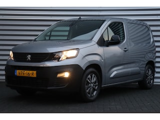 Peugeot Partner Partner 50KWH 136PK L1H1 ASPHALT AUTOMAAT / NAVI / CLIMA / LED / PDC / CAMERA / 16" LMV / DAB+ / KEYLESS / BLUETOOTH / CRUISECONTROL / 1E EIGENAAR / NIEUWSTAAT !!