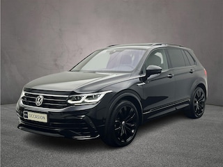 Volkswagen Tiguan 1.5 TSI R-Line Business+ 150pk DSG, Lederen bekleding, Panoramadak, Black style, Trekhaak, Stoelverwarming, Stuurverwarming, Elektrische achterklep, Adaptieve cruise control, Dynamic chassis control, Navigatie, App connect