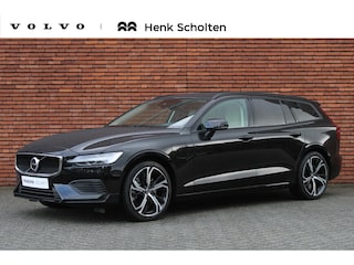 Volvo V60 T6 Plug-in hybrid AWD Essential | Achteruitrijcamera | Stoelen in Leder uitgevoerd | Voorstoelen verwarmbaar | Stuurwiel Verwarmbaar | Driver Assist Pack | Extra Getint Glas Achter | Park assist | 19 inch. lichtmetalen velgen