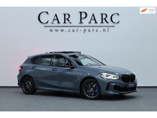 BMW M135i xDrive M-PERFORMANCE/LED/VIRTUAL/SFEER/PANO/ALCANTARA+S.VERWARMING/LMV/CRUISE/ECC/12 MND GARANTIE!