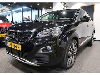 Peugeot 3008 Allure 130 Pk. met 1.400 Kg Trekvermogen * Achteruitrij Parkeer Camera * 19" L.M. Velgen * Voor en Achter Parkeersensoren * Adaptive Cruise Control * Stoelverwarming * Keyless Entry & Start Button * Navigatie & Spotify via Apple Car P Vingerhoets; Vierde Generatie Eersteklas Service !