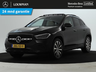 Mercedes-Benz GLA 250e Luxury Line | Night pakket | Panorama schuif/kanteldak | Trekhaak | MultiBeam Led | Beige Lederlook | Parkeer pakket met camera | Sfeerverlichting | Inclusief 24 maanden MB Certified garantie voor Europa.