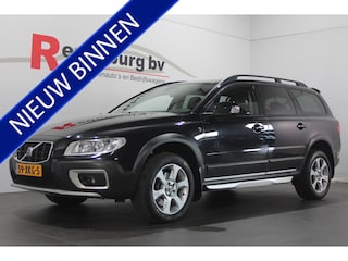 Volvo XC70 2.4 D5 Kinetic - Airco / Trekhaak / Parksens. achter