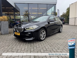 BMW 1-serie (f40) 118i 140pk AUTOMAAT Corporate Executive M pakket interieur en exterieur