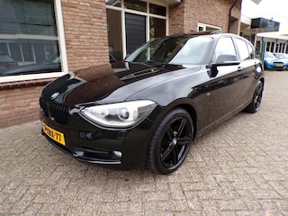 BMW 118i High Executive Automaat / Clima / Schuifdak / Stoelverwarming / Xenon