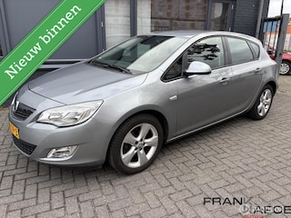 Opel Astra 1.6i Edition Airco LM 17" Cruise AUX Trekhaak 5drs