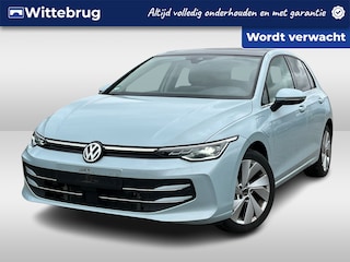Volkswagen Golf 1.5 eHybrid 204pk Style DSG Automaat / Panorama dak / Navi by APP Connect / Camera / Parkeersensoren / IQ Matrix LED / Wegkl Trekhaak Garantie tot 1-1-2030 / max 100.000km