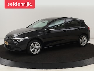 Volkswagen Golf 1.5 TSI Life Bns | Panoramadak | Adaptive Cruise | Stoelverwarming | Camera | Navigatie | Carplay | Sfeerverlichting
