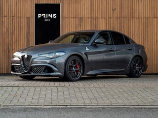 Alfa Romeo Giulia 2.9 V6 Quadrifoglio | Carbon stoelen | Akrapovic | Keramisch | Lederen dash.