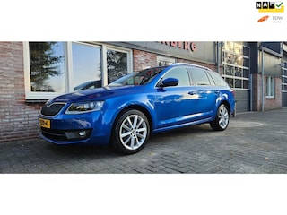 Skoda Octavia Combi 1.2 TSI Greentech Elegance Businessline Trekhaak! Xenon! Camera! Navigatie! Mooie/Nette Auto!