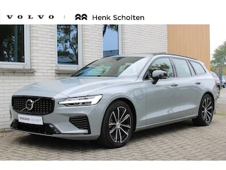 Volvo V60 2.0 T6 Plug-in hybrid AWD Plus Dark | Panoramadak | Semi Elek. trekhaak | 360° camera | Harman Kardon audio | Verwarmde voorruit | Adapt. Cruise Control | Voor -en achterstoelen verwambaar | Verwarmbaar stuurwiel | Elek. Bed. stoelen met Memory | Glazen pook | Blind Spot | Google Maps navigatie |