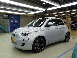 Fiat 500 La Prima 42 kWh 3 Fase | Vol-Leder | Stoelverwarming | Full-LED | Chrome | Adaptive Cruise | Achteruitrijcamera | Dodehoek-Detectie | !!