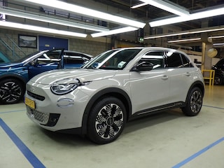 Fiat 600 e La Prima 54 kWh 3 Fase 156pk | Vol-Leder | Massage | Elektr. Stoelen | Adaptive Cruise | Dodehoek-Detectie | Climate Control | Elektr. Achterklep | !!