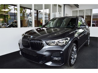 BMW X1 sDrive20i M-Sportedition | Panorama | Trekhaak