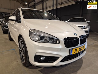 BMW 2-serie Tourer 225xe Centennial High Executive - Panoramadak - Leder - Memory - Keyless - HuD - Camera - NL Auto