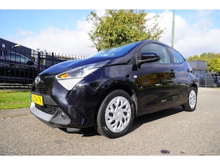 Toyota Aygo 1.0 VVT-i 72pk 5D x-play Multi Media Parkeer Camera