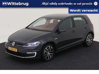 Volkswagen Golf E-DITION / Navigatie / Warmtepomp / LM 17 inch / Parkeersensoren / LED / APP Connect