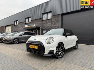 Mini Mini Electric Cooper SE John Cooper Works XL 54.2 kWh | 1E EIGENAAR | HARMAN KARDON | PANO | HEAD-UP | LED | CARPLAY | DAB | BOMVOL | CAMERA |