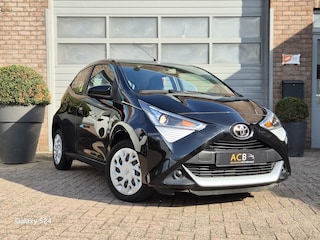 Toyota Aygo 1.0 VVT-i x-play limited Navigatie, Bluetooth, Cruise-Control, Camera.